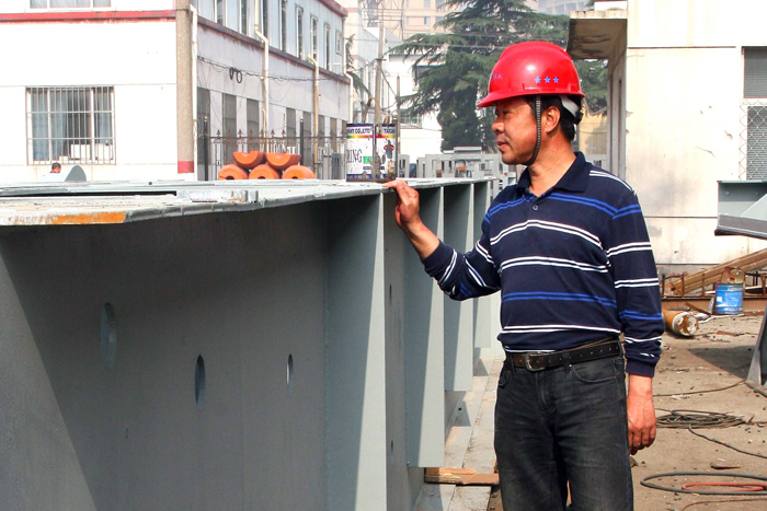 檢查閘門制作質量