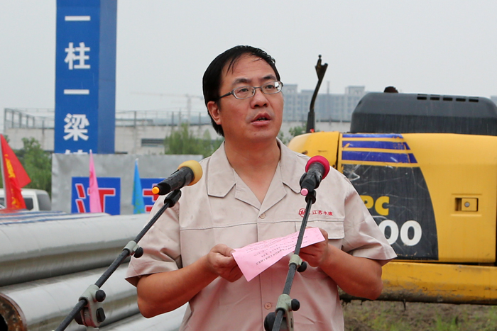 夏國春董事長介紹項目情況